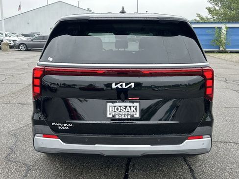 New 2025 Kia Carnival FWD image 31