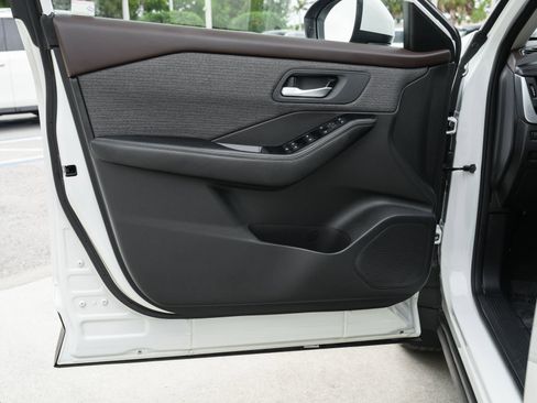 Used 2023 Nissan Rogue SV image 30