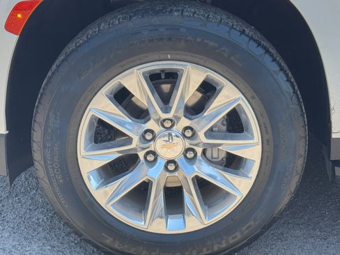 Used 2024 Chevrolet Tahoe Premier RWD image 11