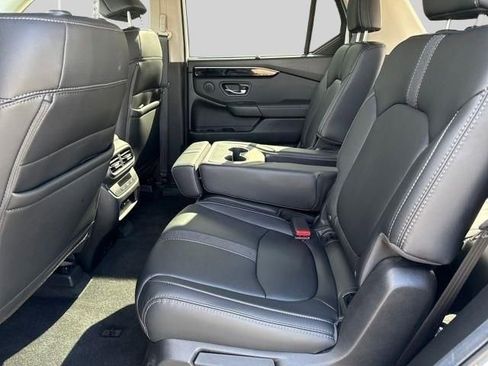 Used 2025 Honda Pilot EX-L image 12