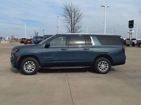 New 2026 Chevrolet Suburban LT w/ Comfort Package image 5