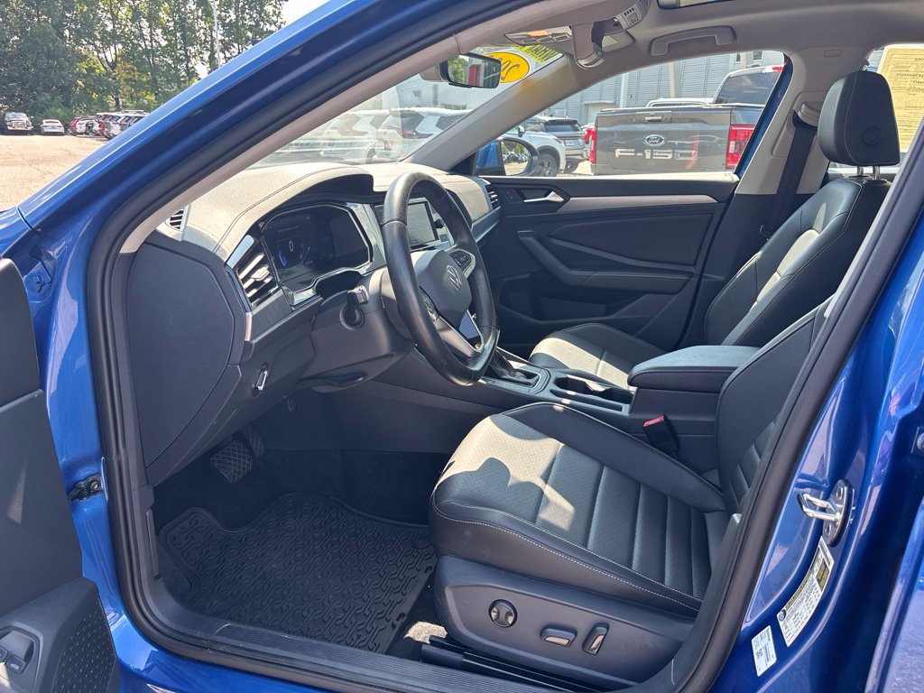 Used 2023 Volkswagen Jetta SE FWD image 5