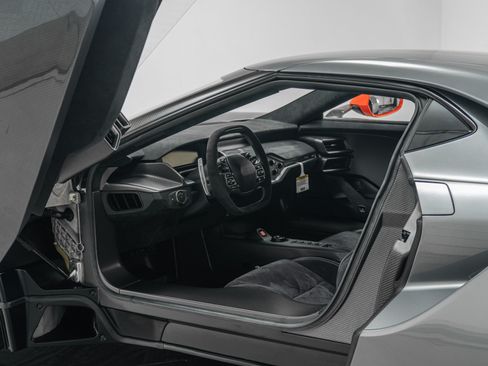 Used 2019 Ford GT RWD image 22