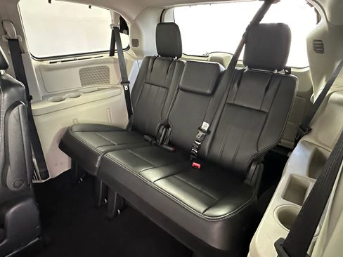 Used 2012 Chrysler Town & Country Touring-L w/ Premium Group FWD image 31