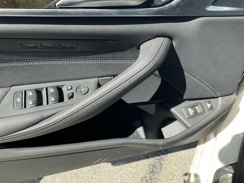 Used 2022 BMW 530e w/ M Sport Package image 13