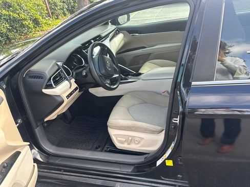 Used 2019 Toyota Camry LE FWD image 3