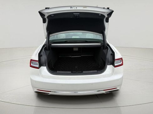 Used 2019 Lincoln Continental Premiere AWD/4WD image 9