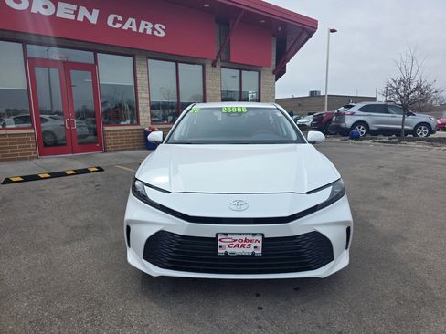 Used 2025 Toyota Camry LE image 2