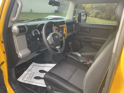 Used 2007 Toyota FJ Cruiser 2WD image 10