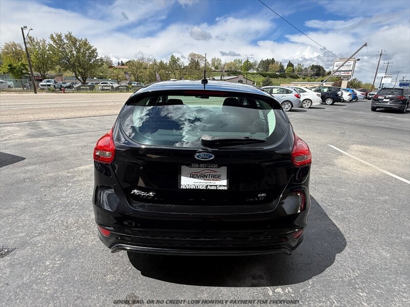 Used 2016 Ford Focus SE w/ SE Sport Package FWD image 6