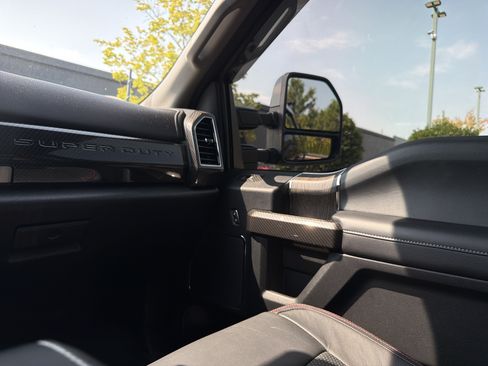Used 2021 Ford F250 Lariat w/ Lariat Ultimate Package AWD/4WD image 23