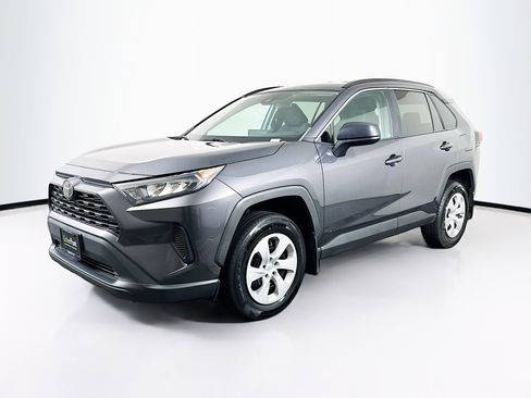Used 2020 Toyota RAV4 LE FWD image 3