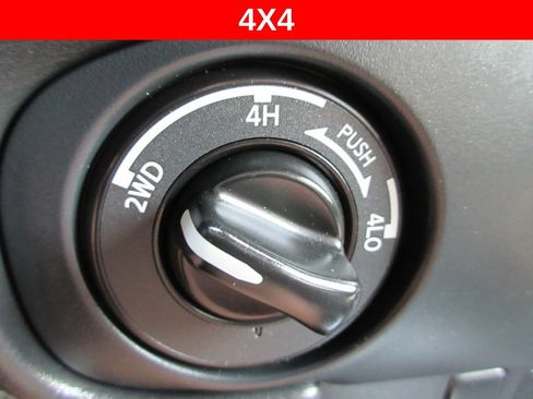Used 2022 Nissan Frontier SV AWD/4WD image 17