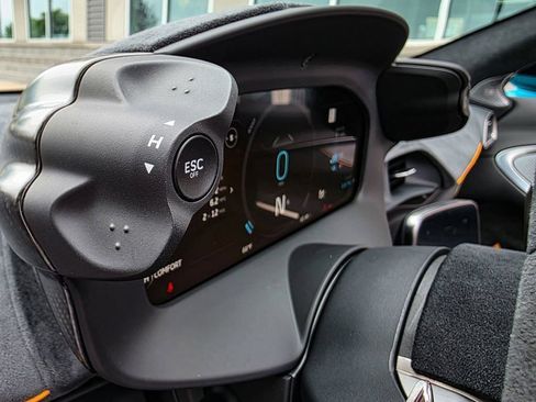 Used 2025 McLaren Artura Spider image 53