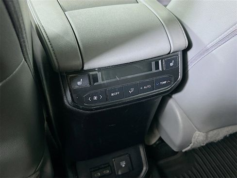 Used 2022 Toyota Highlander Platinum image 31