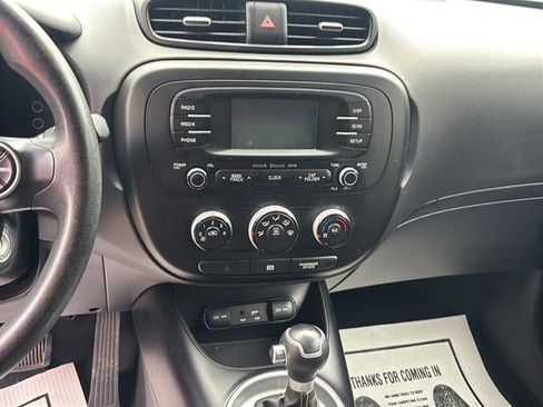 Used 2016 Kia Soul + FWD image 18