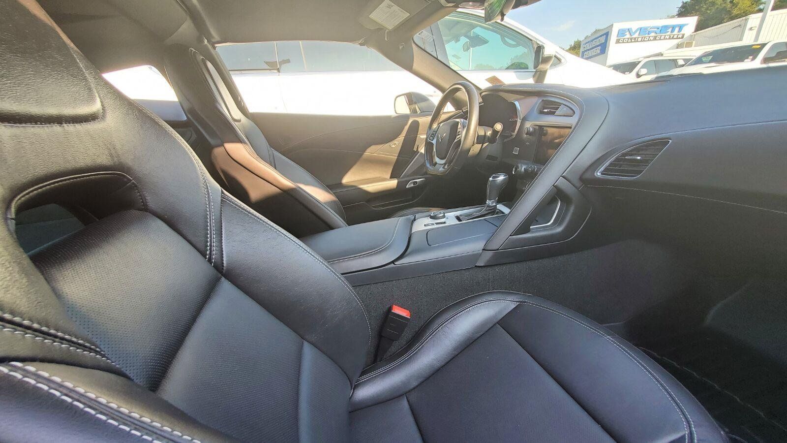 Used 2019 Chevrolet Corvette Stingray Coupe w/ Carbon Flash Badge Package RWD image 5