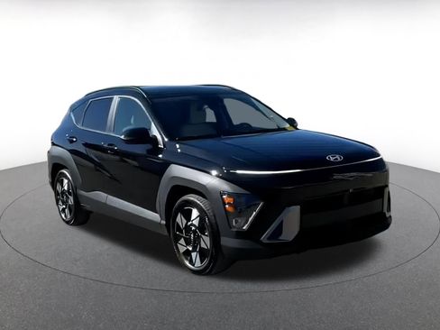 Used 2025 Hyundai Kona SEL image 3