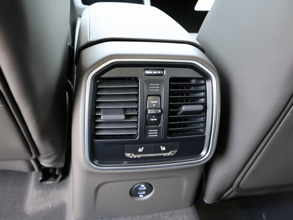 Certified 2025 Porsche Macan AWD/4WD image 21