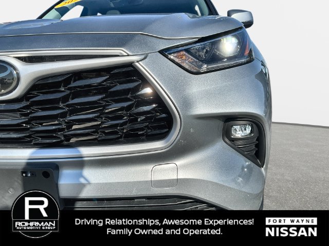 Used 2021 Toyota Highlander XLE AWD/4WD image 38