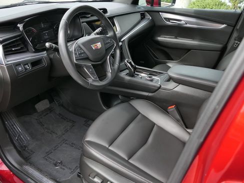 Used 2022 Cadillac XT5 Luxury w/ LPO, Floor Liner Package FWD image 12
