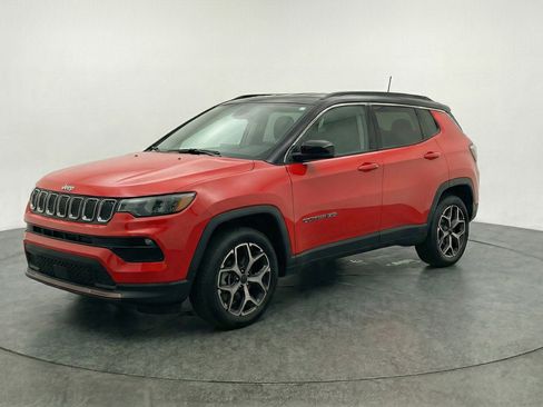 Used 2025 Jeep Compass Limited image 3