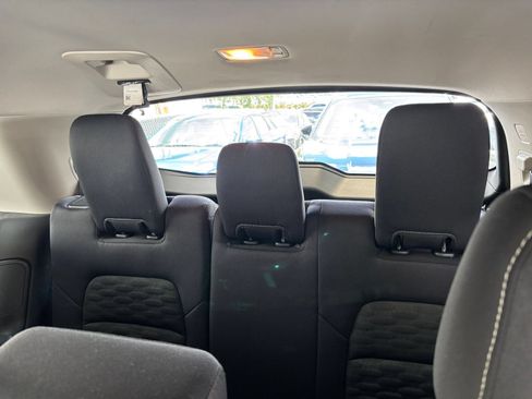 Used 2025 Nissan Pathfinder SV FWD image 30