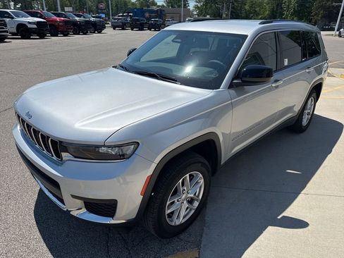 Used 2023 Jeep Grand Cherokee L Laredo AWD/4WD image 9