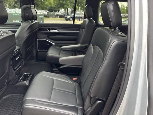 Used 2023 Jeep Wagoneer Series III w/ Premium Group I AWD/4WD image 18