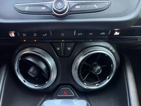 Used 2022 Chevrolet Camaro LT RWD image 18