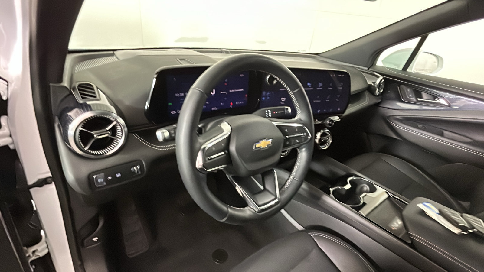 Used 2024 Chevrolet Blazer EV LT AWD/4WD image 17