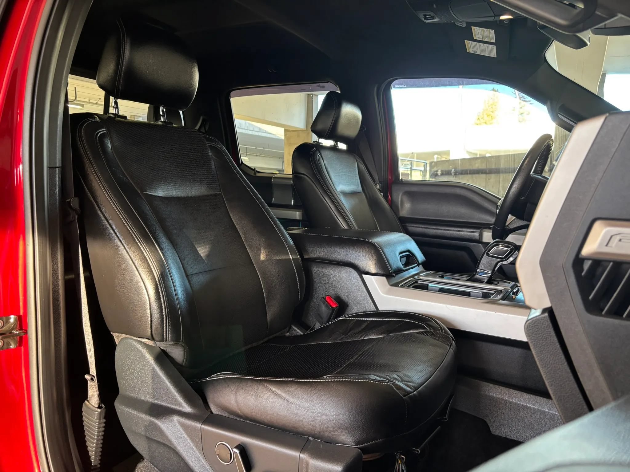 Used 2015 Ford F150 Lariat w/ Equipment Group 502A Luxury AWD/4WD image 28