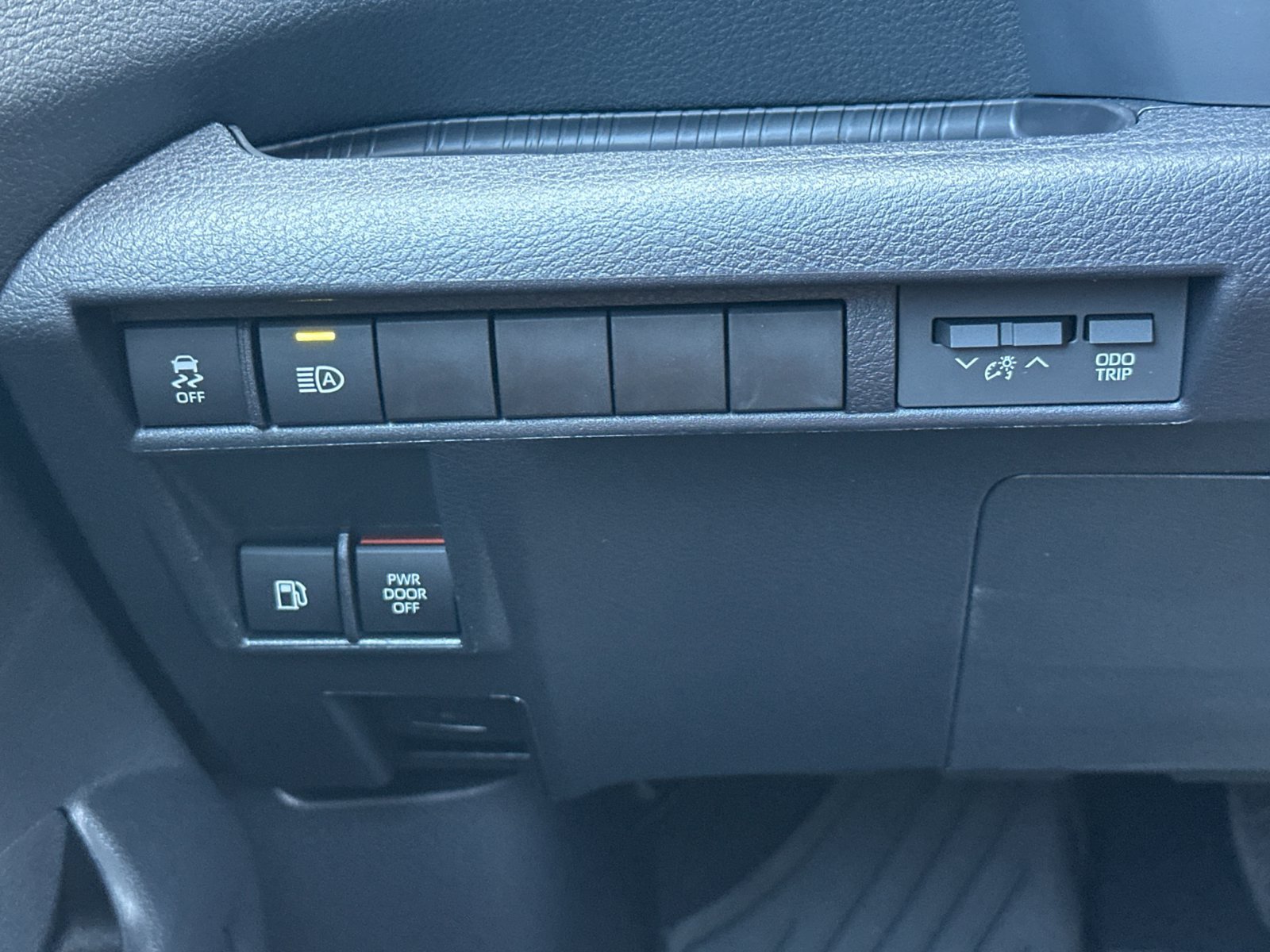 Used 2026 Toyota Sienna Limited FWD image 30