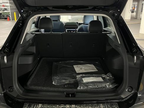 New 2026 Volkswagen Tiguan SE AWD/4WD image 38