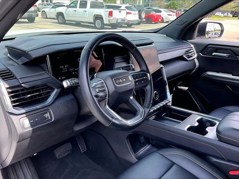 Used 2024 GMC Acadia Elevation image 16