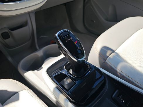 Used 2020 Chevrolet Bolt Premier w/ Infotainment Package image 29