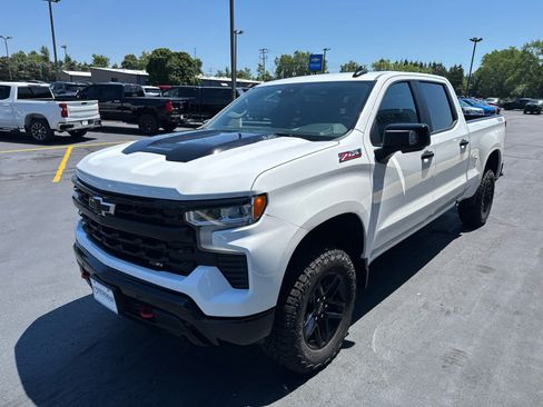 Used 2026 Chevrolet Silverado 1500 LT Trail Boss w/ LT Trail Boss Premium Package AWD/4WD image 12