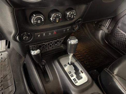Used 2014 Jeep Wrangler Unlimited Sahara w/ Max Tow Package AWD/4WD image 16