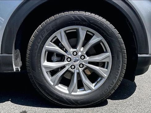 Used 2024 Ford Explorer XLT w/ Equipment Group 202A AWD/4WD image 9
