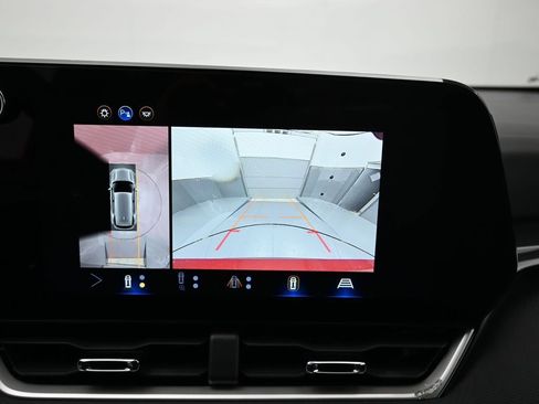 Used 2025 Chevrolet Equinox LT w/ Safety and Technology Package FWD image 11