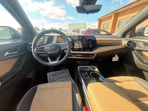 Used 2025 Chevrolet Equinox ACTIV w/ Safety and Technology Package image 19