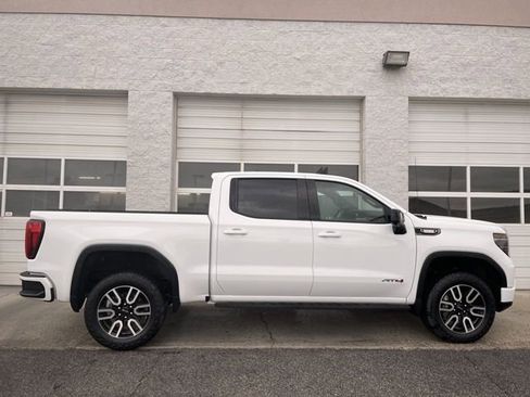 Used 2022 GMC Sierra 1500 AT4 w/ AT4 Premium Package AWD/4WD image 1