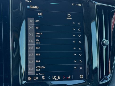 Certified 2025 Volvo XC60 T8 Plus w/ Protection Package Premier image 17