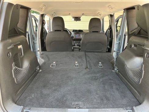 Used 2018 Jeep Renegade Latitude w/ Cold Weather Group AWD/4WD image 26