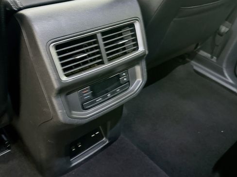 Used 2024 Volkswagen Atlas SE image 27