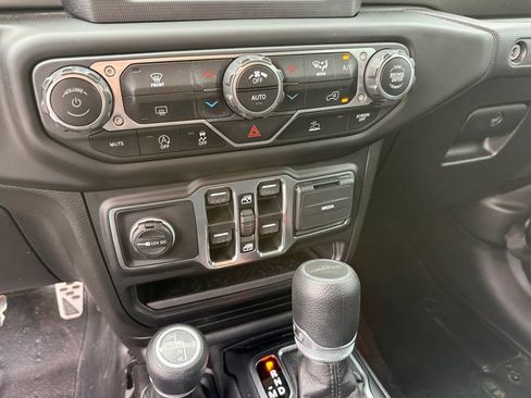 Used 2021 Jeep Gladiator Sport AWD/4WD image 19