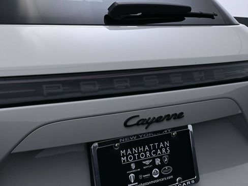 Certified 2023 Porsche Cayenne AWD/4WD image 14