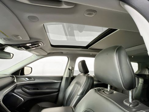 Used 2023 Jeep Grand Cherokee L Limited image 22