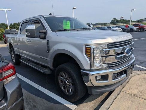 Used 2019 Ford F250 Lariat w/ Lariat Ultimate Package AWD/4WD image 2