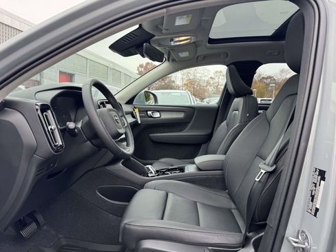 Used 2025 Volvo XC40 B5 Ultra w/ Protection Package Premier image 13